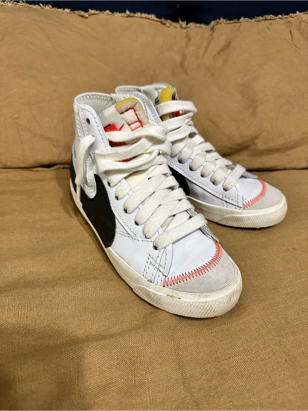 Nike Women's blaze mid jumbo White Black High-Top Sneakers Red stitching Accents